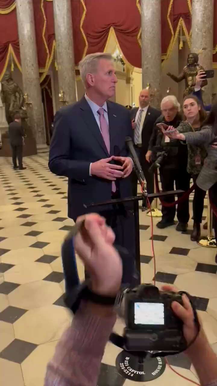 #SpeakerMcCarthy just after being sworn in spoke to reporters & thanks former #PresidentTrump for he...