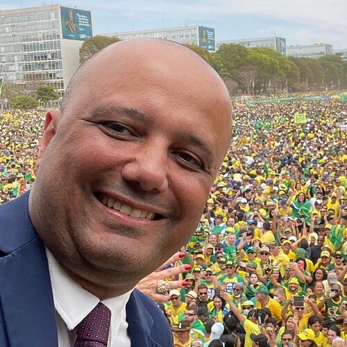 Advogado. Deputado Federal (Fev19/Fev23), meio milhão de votos em 2022 para o governo de Goiás.