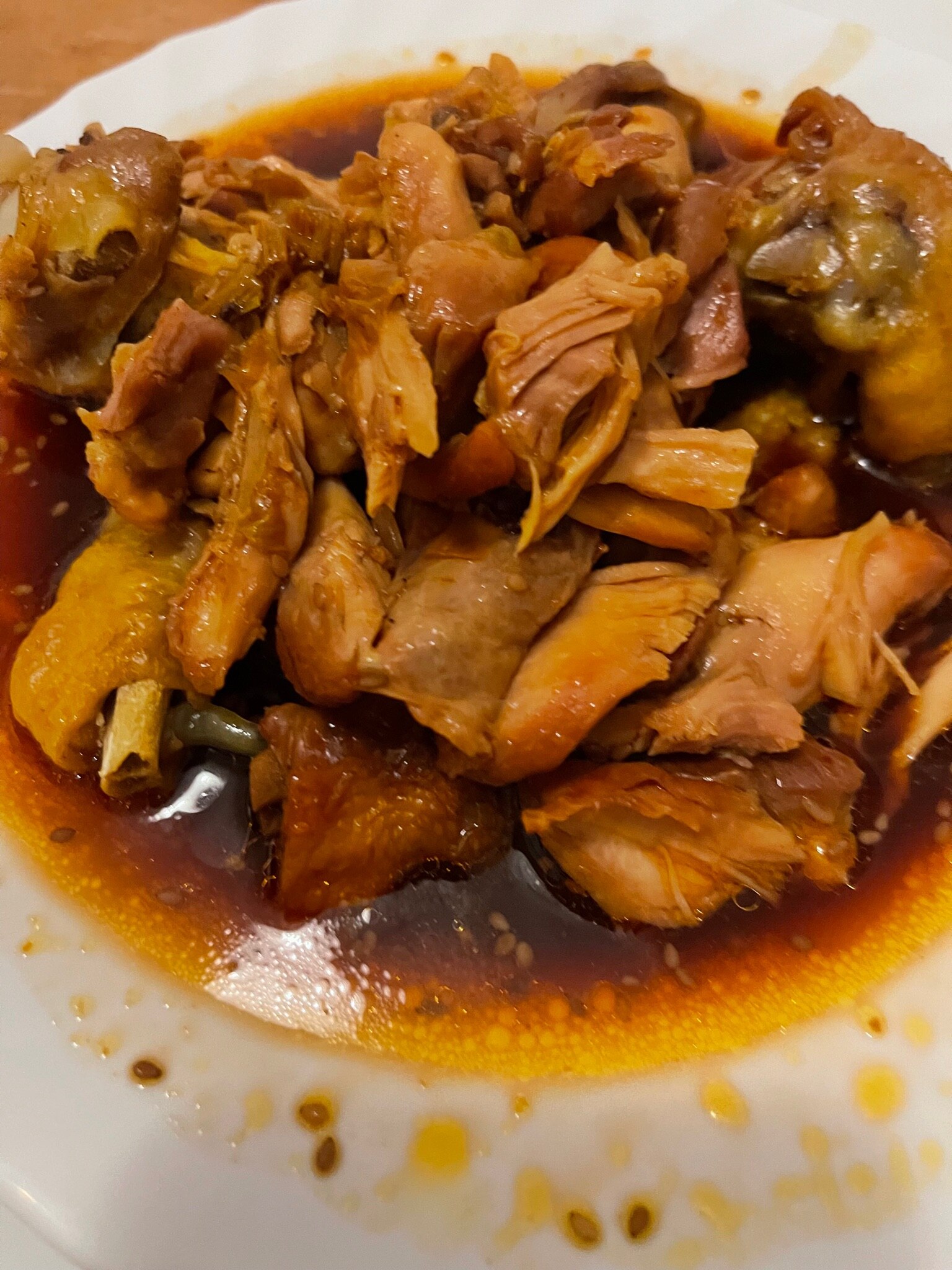 煲鸡腿、韭菜炒鱿鱼、西葫芦炒西红柿，以后要少吃红肉减脂肪，加速新陈代谢，健康三百岁。🤣