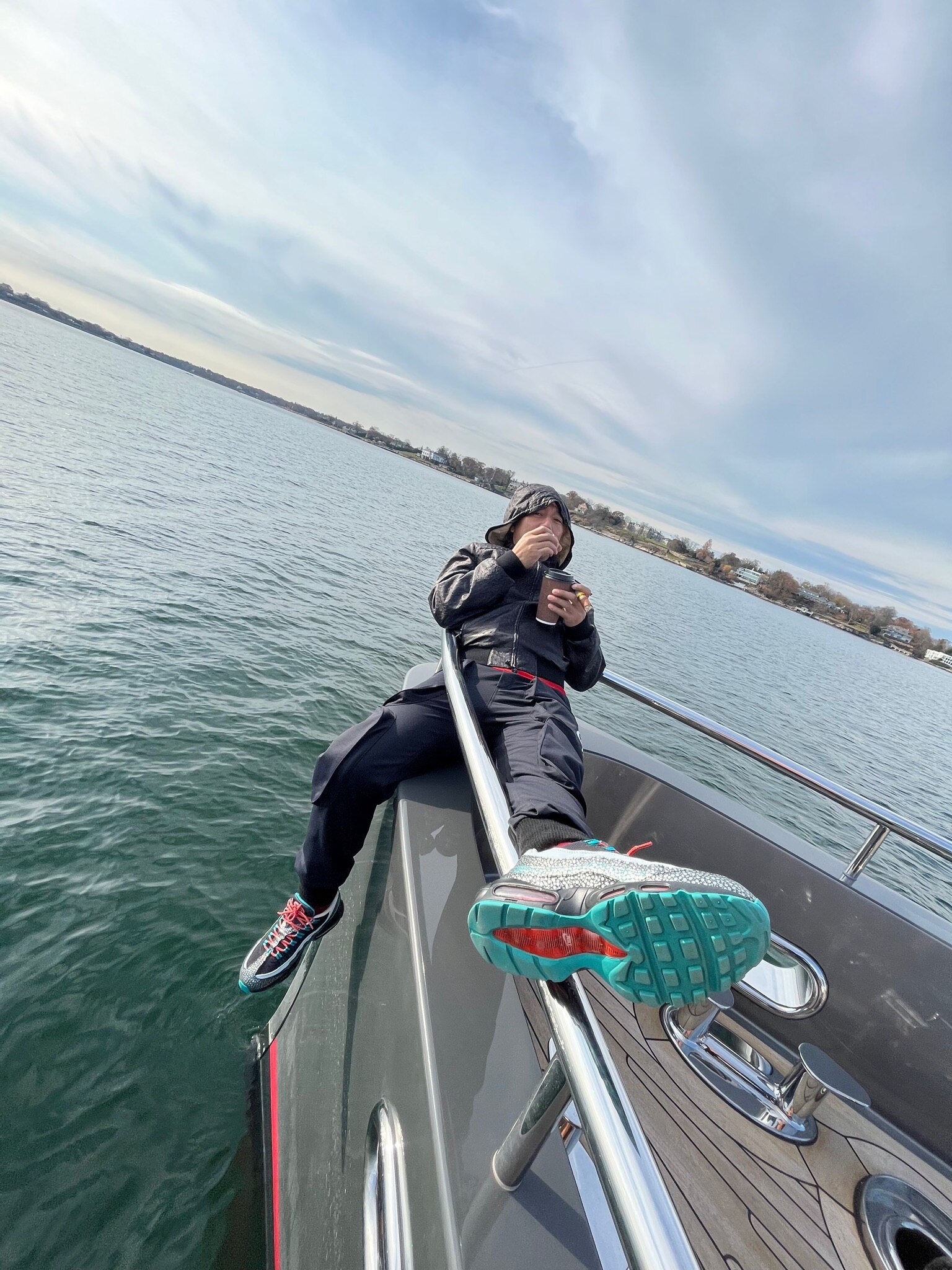 这是我们一次休假中拍的 我也最喜欢看到爸爸这样无忧无虑的东北瘫 可爱❤️