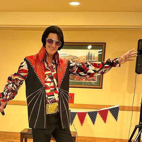 Born again Believer in my savior Jesus!☝️🙏💪✝️ love ❤️ 🐈 🐈‍⬛ cats and Elvis and comic books !
