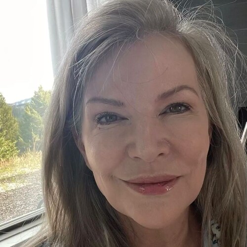 Mom of 2, Nana to 3. Dog lover, Free thinking, peaceful, loving and adventurous. I despise the spreading of hoaxes and f...