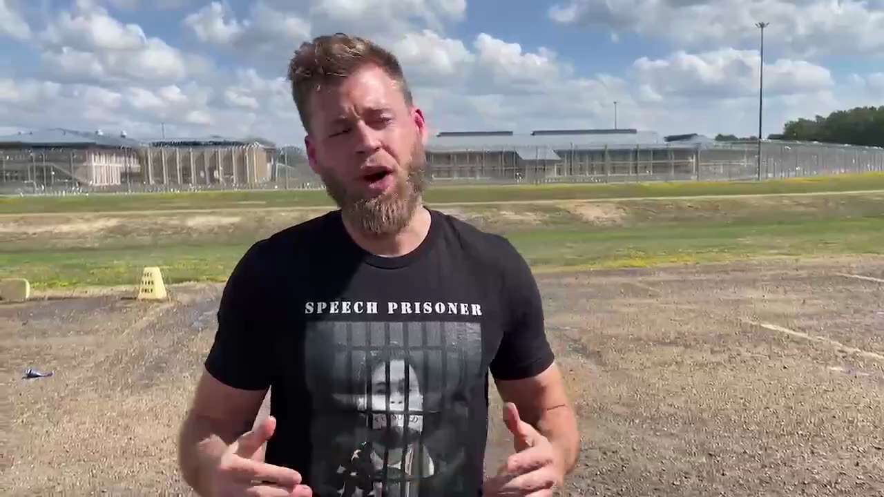 Owens Last Words Before He Turns Himself Into Prison 
#FreeOwen #FreeOwenShroyer  #1A #USA  

 https://DefendOwen.com
http://owenshroyer.store