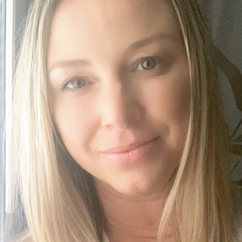 Free Thinker 🧠 Liberty Lover 🗽 Vocalist 🎤 Worshipper 🙌🏼 Esthetician 🎨  Lash Artist 🎨 Blue Wife 👮🏻‍♂️ Stepmom 👩...