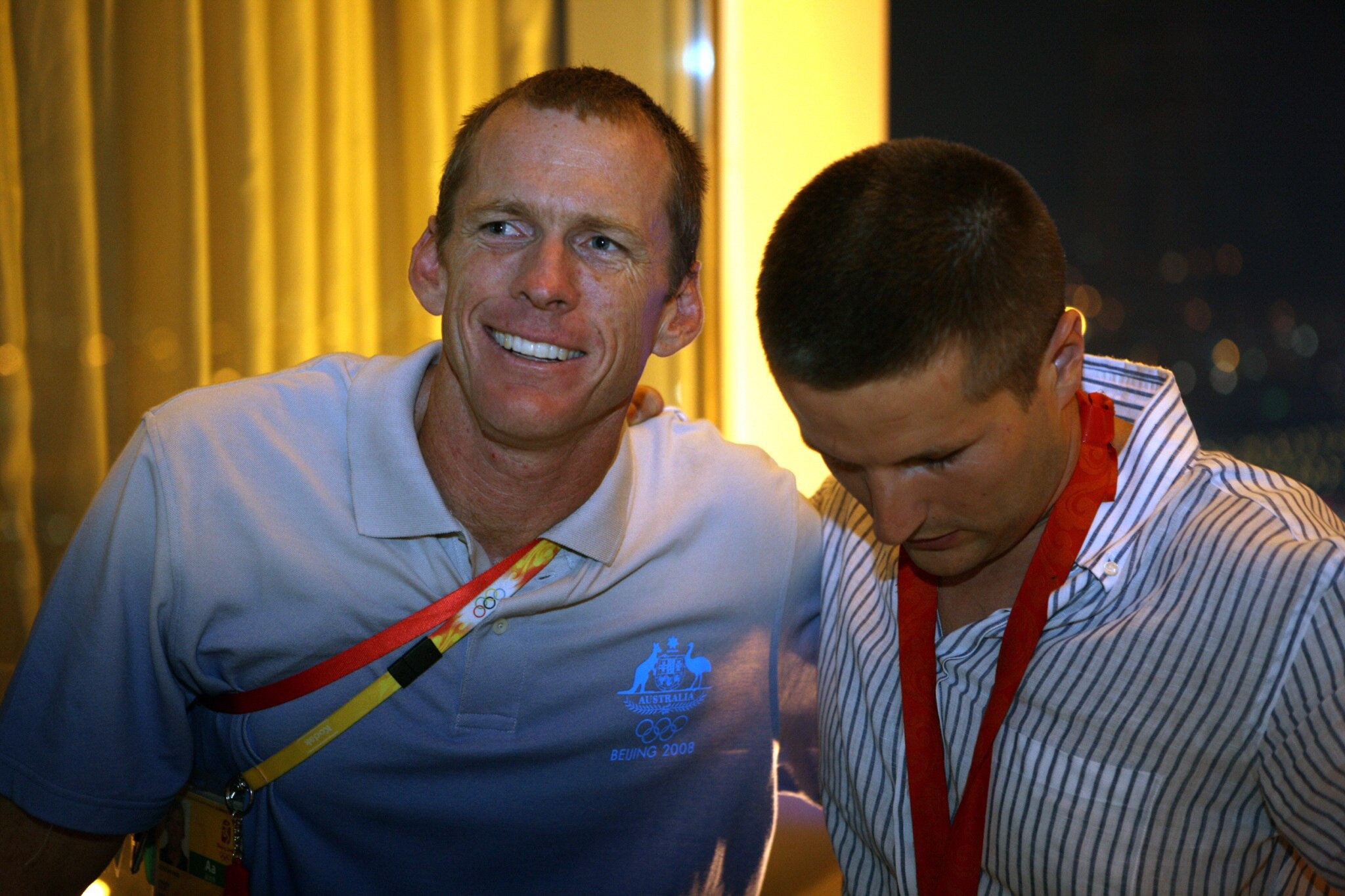  11月13号：你们能认出照片中的每一个人吗？每一个人都是有故事的…… 

