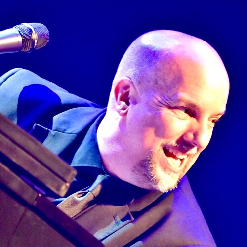 I sing and play the piano. Husband to a badass trumpet playing wife. Dad to 5 dogs. Libertarian.