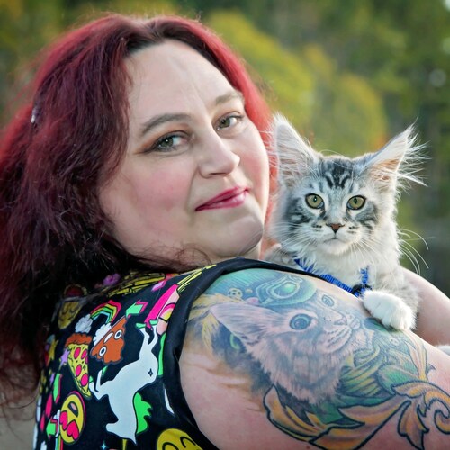 Follower of Christ. Conservative Political Activist. Cat Mom. Writer & Artist.