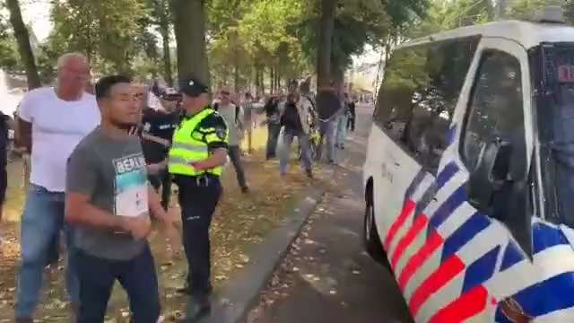 Undercover police tried infiltrating the Dutch farmers protests, they were caught 😂