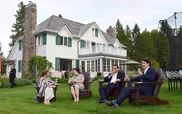 Justin Trudeau meeting with CCP official Li Keqiang at his lake house at Harrington Lake