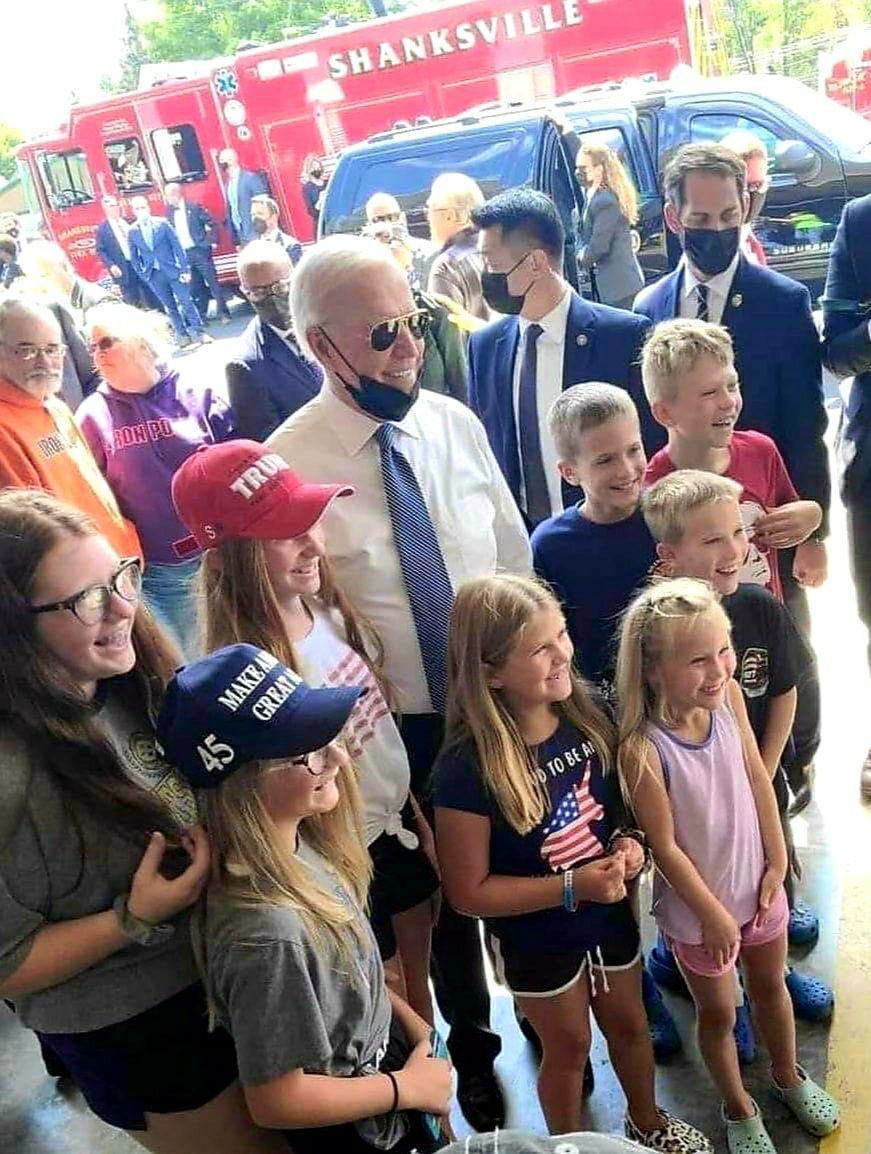 🤣🤡 When you and your 12-year old crew get to troll the Resident-In-Thief...