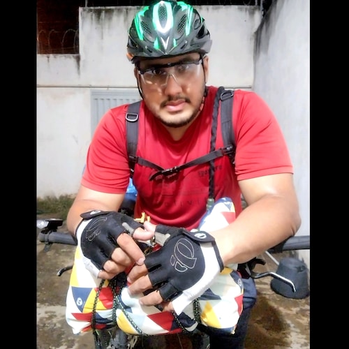CEARENSE🇧🇷
YOUTUBER🎥
MOTOCICLISTA🏍️
CICLISTA🚵🏿‍♂️
CONTADOR💻
NORDESTINO🇧🇷
DIREITISTA🇧🇷
CONSERVADOR🇧🇷