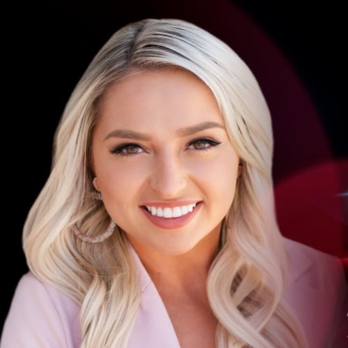 Former White House Intern - Georgetown Law - Miss South Dakota 2019 & 2020 - Turning Point Ambassador