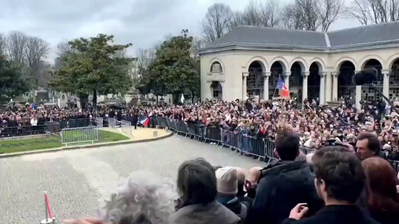 NOW - Thousands at the Père-Lachaise cemetery in Paris to pay their respects to Luc Montagnier, the French biologist and virologist and Nobel laureate in medicine who dared to ask questions about the vaccines and the origin of the coronavirus.