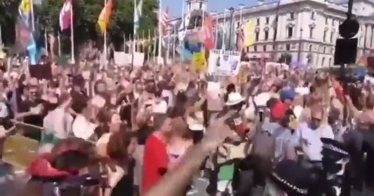 So what is happening right now LIVE in London?..take a quick listen.... The video clip only 17 secon...