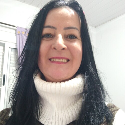Mãe, mulher, patriota, apaixonada por este País chamado Brasil, e que acredita que esta Nação pode ser GIGANTE! Apoiadora de Bolsonaro.