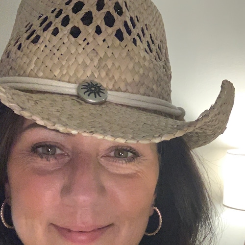 God loving wife & mother, writer, critical observer and truth teller. A Catholic American who trusts Jesus.