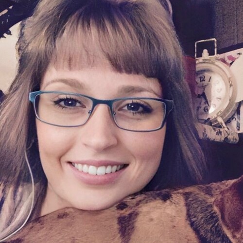 hard working momma for my daughter…trying to live in this chaotic world.💖🙏🏻