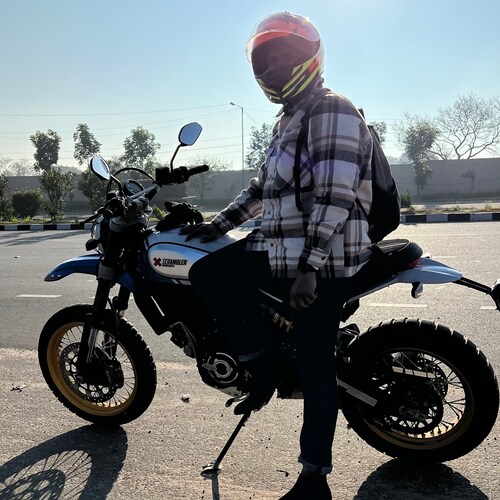 🏍 🏞 🧘🏽‍♂️