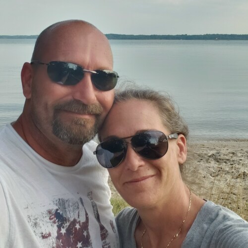 old school veteran 100% american. right is right wrong is wrong if you in the middle your either shady or incompetent