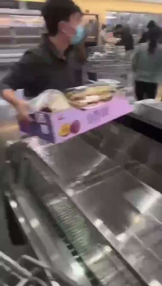 Video 4/6
Eindrücke aus #Shanghai❗
Aufnahmen wurden unmittelbar vor Beginn des Lockdowns gemacht.
Ei...