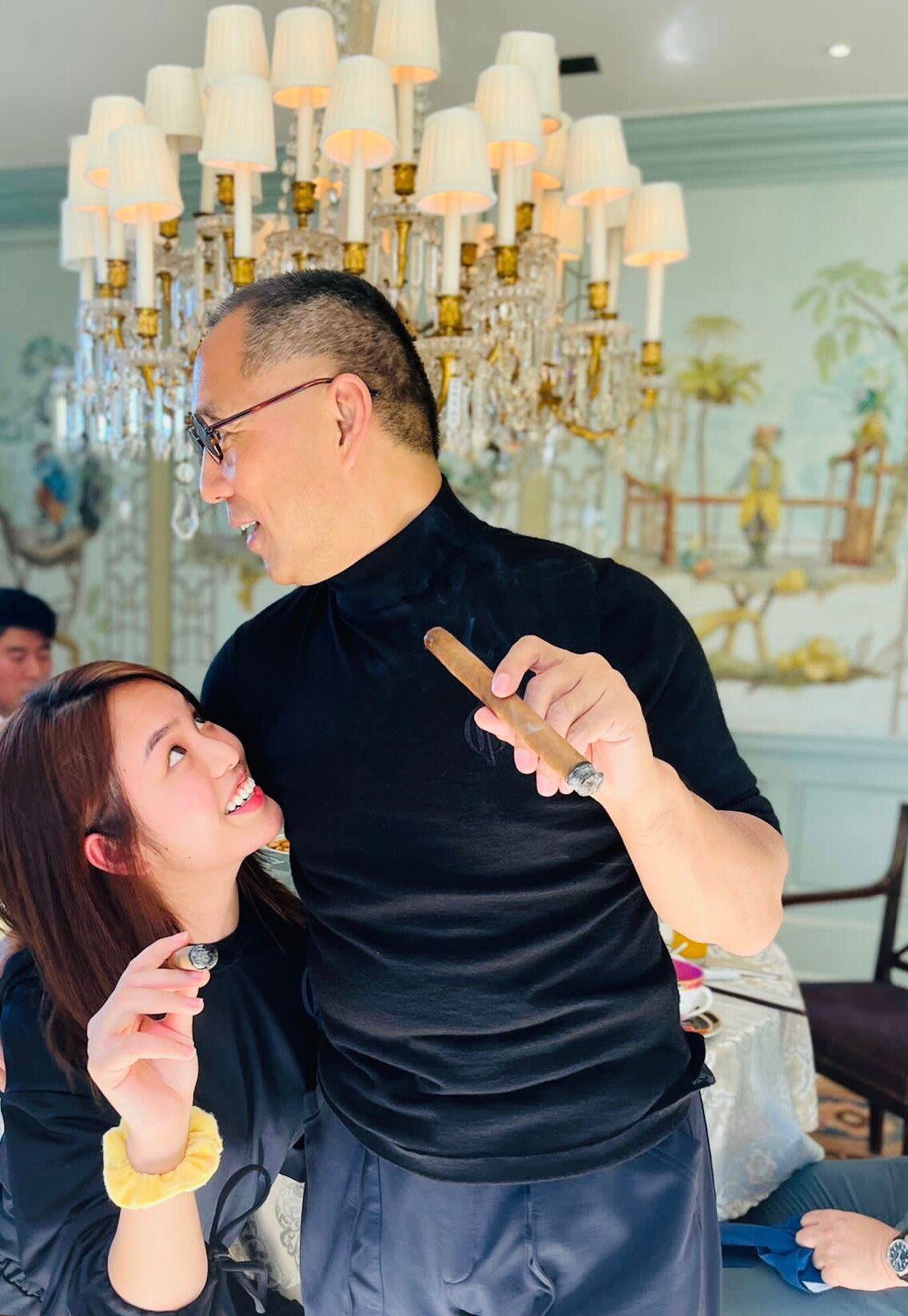 2022.10.06 尊敬的战友们好，今天又抽雪茄啦……向所有战友们报告．这24只指标，看来很快要完了……咋办呢，咋办呢？