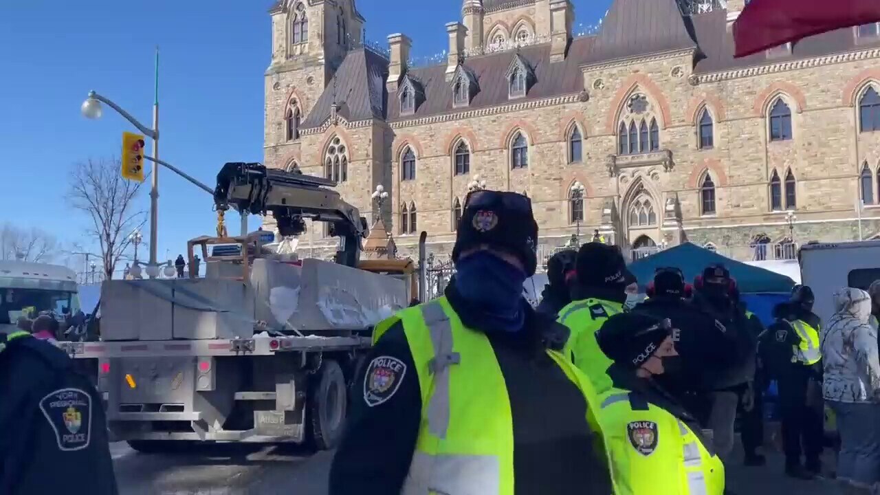 BREAKING Police forces from Ottawa, Parliament, and the GTA are setting up a barricade at Wellington...
