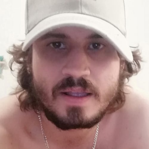 trilingual globetrotting beer drinking music aficionado. #trudeau2015 #bernie2016 #trump2016 #caban2019 #bragg2021 #trum...