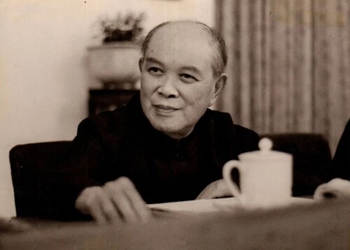 #姚依林 属于 #Gpedia #爆料革命关联人物 的 #盗国贼 系列。
姚依林1917年9月6日出生于香港，1994年12月11日去世。曾任中国共产党第十三届中央政治局常委、国务院副总理。曾长期担任...