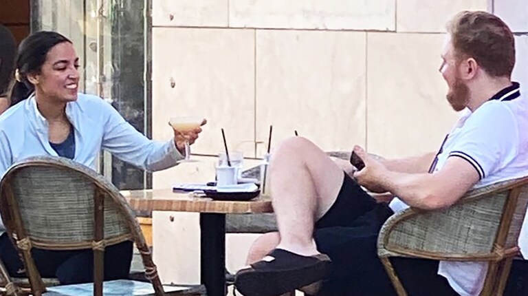 AOC spotted maskless having the time of her life enjoying freedom in the red state of Florida.

Meanwhile, her constituents (peasants) are under mask AND v
