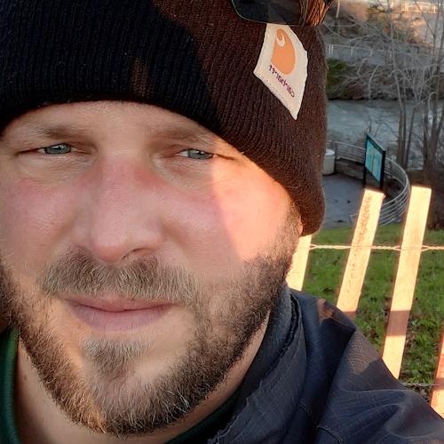 Outdoor loving, freedom loving, garden loving, self sufficient loving, husband and father of two. I love my country.