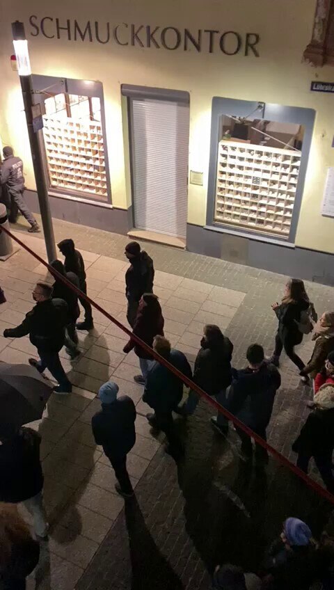 (Verbotener) #Spaziergang in #Koblenz: Zug durch die Löhrstrasse. Aufnahme: AfD-Stadtrat Karl-Ludwig...