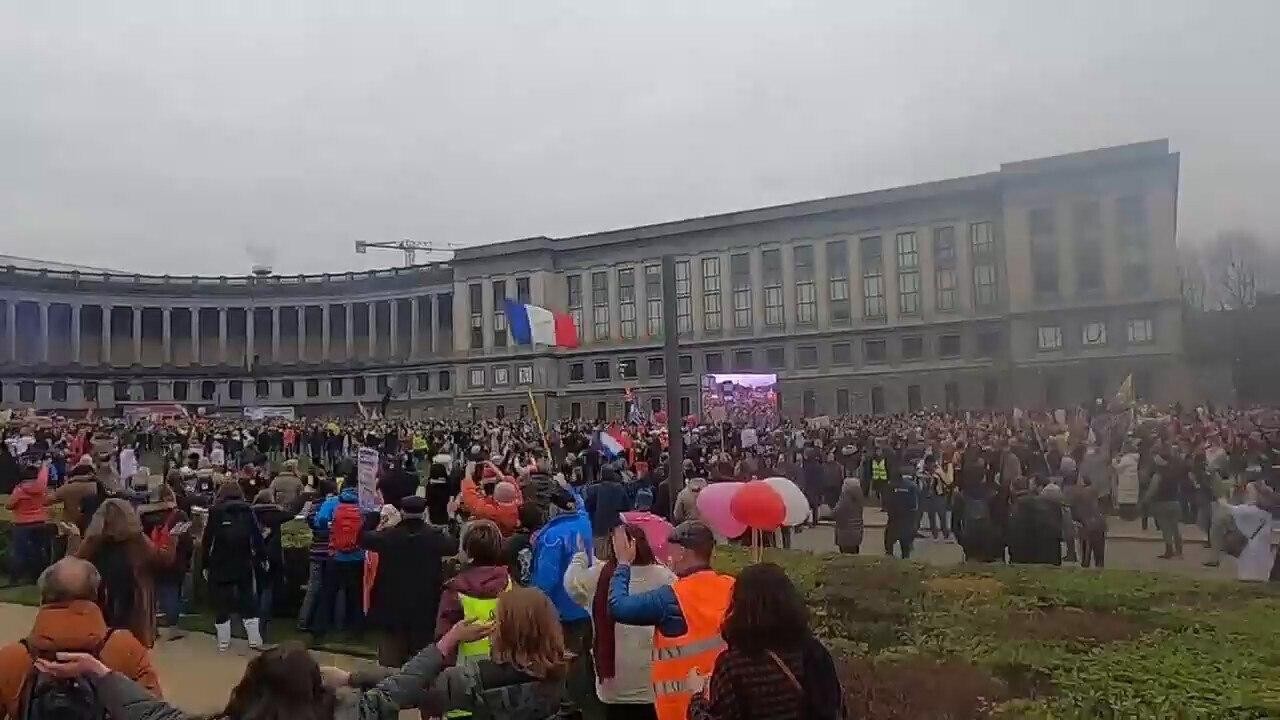 NOW - Parc du Cinquantenaire in #Brussels, Belgium.

@disclosetv 

