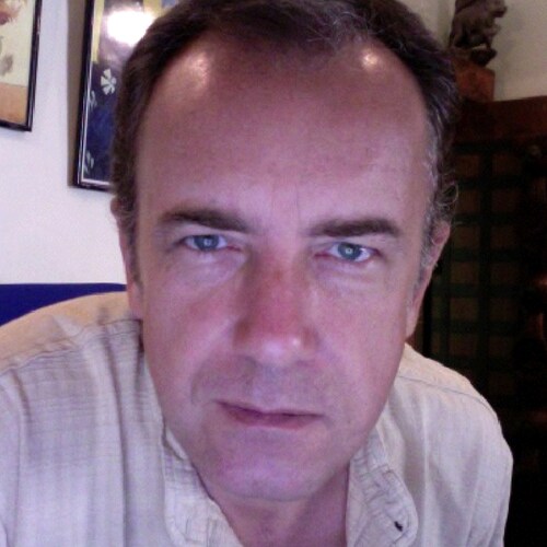 Écrivain, peintre, artiste dans l'âme, sauvage & solitaire mais plutôt sympathique, parfois comédien, parfois tragédien,...