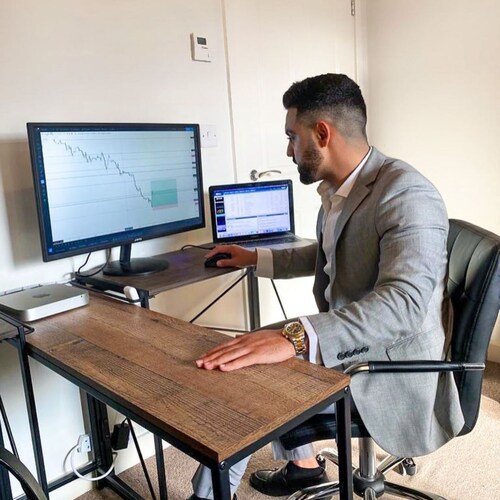 a real estate investor, PRO forex and stocks trader . here to make friends and build this community to a better standard