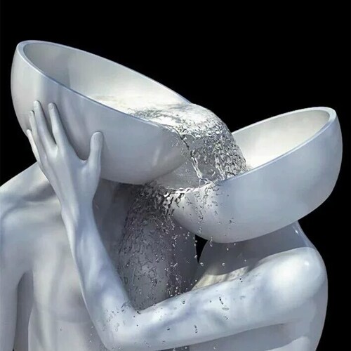 @DaysToNovember on Twatter.