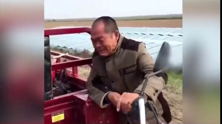 10月13日，陕西渭南，降雨加土匪泄洪，当地农民的田地都没了，收成都没了，农民哭诉