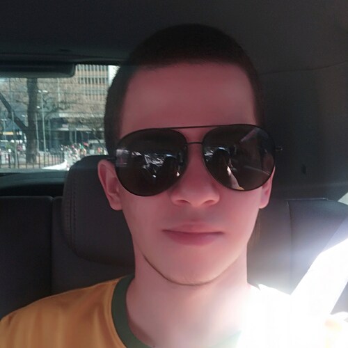 Católico, conservador. Estudante de Geologia.