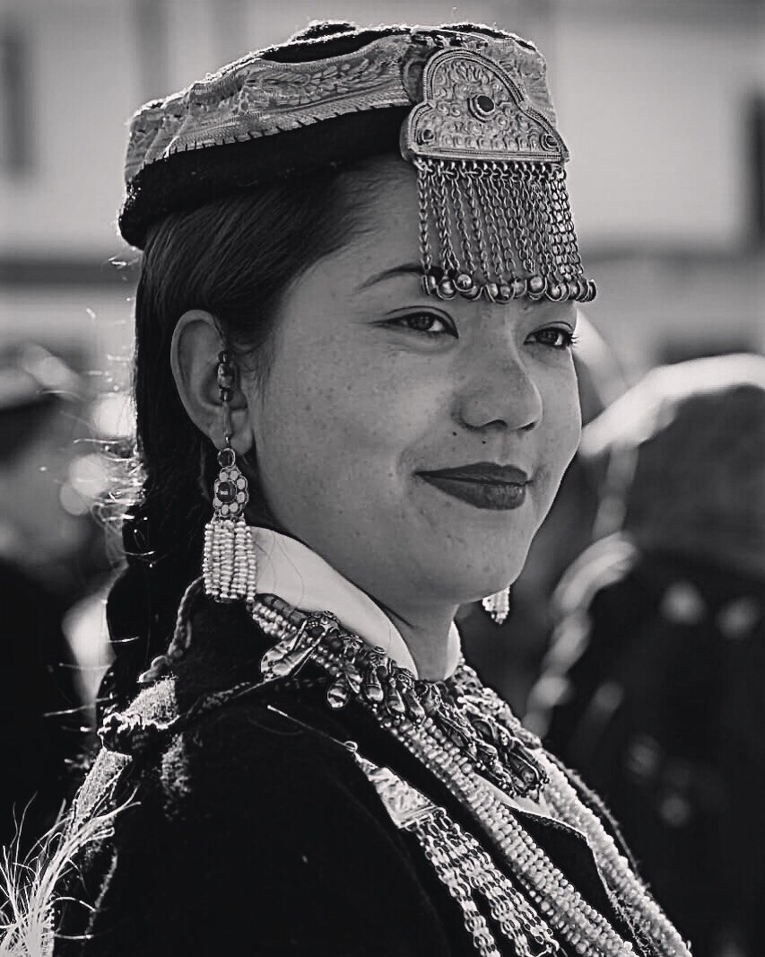 Portrait of “A Ladakhi Woman in her Folk Attire” during the food festival held at Jhanskar “Mimani Food Festival”. IIPian @saxenashivasheesh and IIPian @kabirsingha_photography represented IIP Academy. An amazing experience in -20 degree temperature was a great experience. 
A special thanks to @art4rcause and @utladakhtourism for inviting us. 
.
#foodfestivals #ladakh #kargil #valley #ladakhtourism #lehladakh #ladakhtrip #portraitphotography #portrait_vision #portraitmood #incredibleindia #iip #iipians #thephotographyinstitute #iipedu #indianinstituteofphotography #lifeatiip #throwback #conceptualphotography #festivalsofindia 