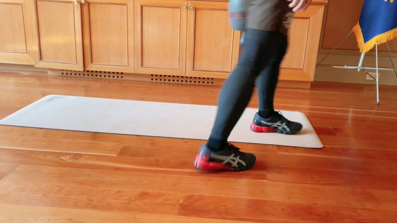 尊敬的战友们好，你们健身了吗？传播C C P病毒香港危机真相了吗？

Dear comrades-in-arms, have you exercised yet?  Is the truth abou...