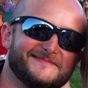 A young Nationalist Populist Constitutional Conservative who is sick of Neo-Cons, RINOs & feckless/spineless "Republican...