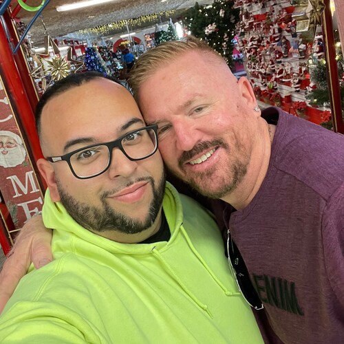 @StarzzCarlos on Twitter #Trump #Gay #Cuban