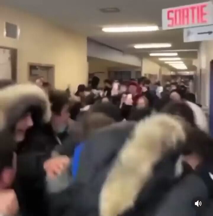 Students at Quebec highschool stage a protest against mandatory masks chants of “let us breathe” 🙏�...