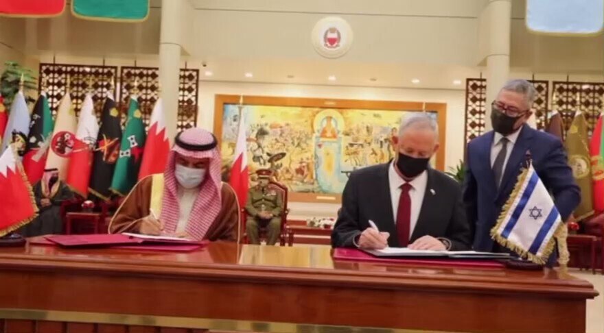 🇮🇱Defense Minister Benny Gantz meets King of Bahrain, signs Memorandum of Understanding with Bahra...