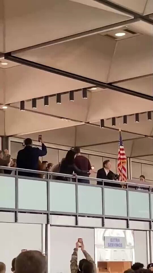 Elon Musk getting a better reception than Biden from US servicemen 😂