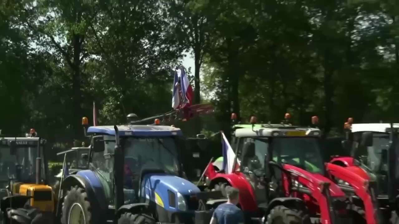 [ CLIP ] - Dutch Farmers allege the government has alternative plans besides "green goals" with thei...
