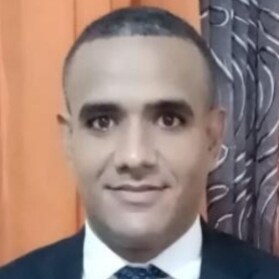 actor, cantautor, novelista,  escritor,  cristiano,amador de lo bueno desertor de lo malo, amante de Cristo y casado.