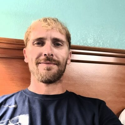 28, USA, Patriot business Owner in the Telecom Industry.