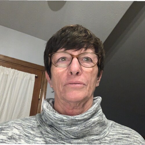 A granny that likes to chill. Gardening, listening to music, being outside.