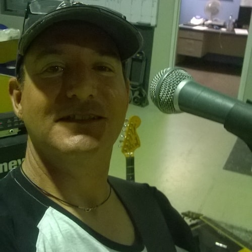 Pureblood Aussie patriot, solo dad, sound engineer, musician. Fighting tyranny for my daughters future.