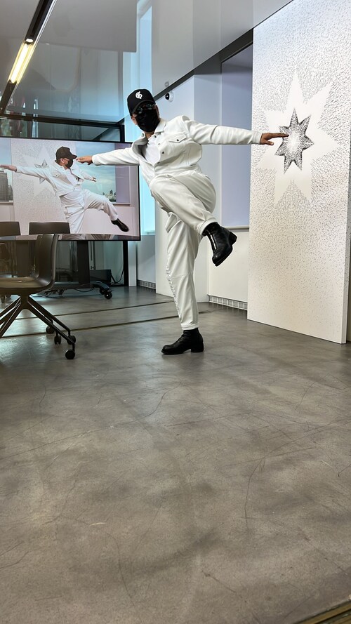 郭先生在开心的试装中 ～～～ 我们来看看有哪儿些时装单品是你喜欢的🥰

@gfashion @ddnyc @miles